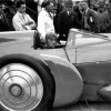 9310 Гонщик Малкольм Кэмпбелл, получил мировой рекорд скорости на земле и на воде.