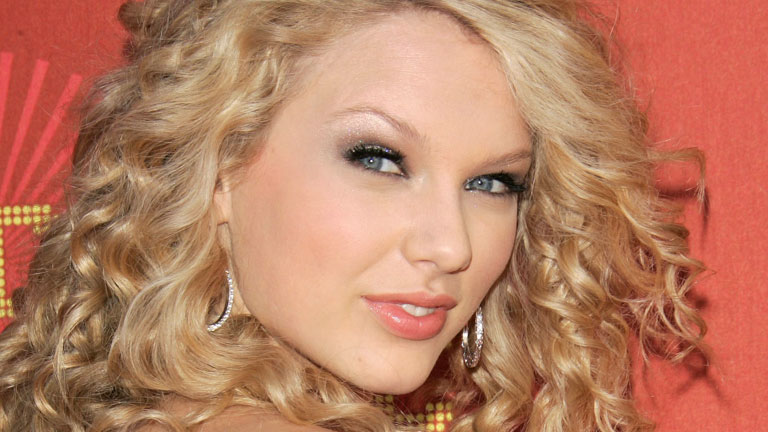 Певец тейлор. Zara Taylor певица. Открой мне американскую певицу Тейлор год рождения. Taylor Swift no Makeup. Кристалл Свифт биография личная жизнь.