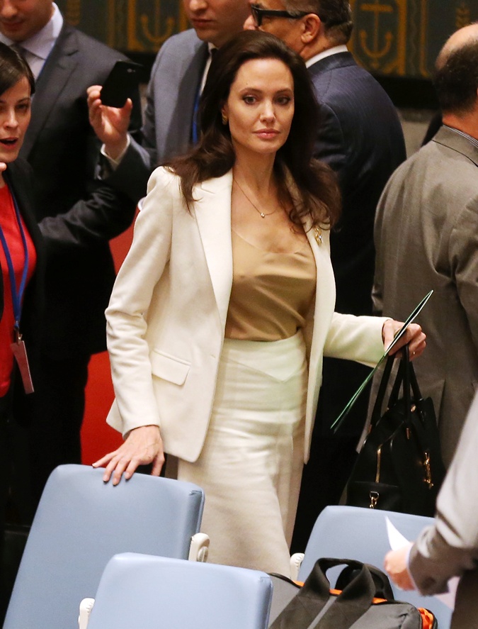 Последние новости. Анджелина Джоли без нижнего белья