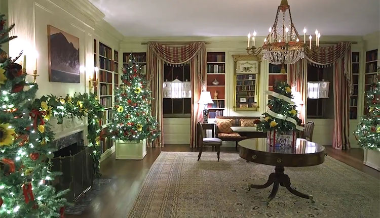 Мелания Трамп показала, как украсила Белый дом к Рождеству с помощью волонтеров со всей Америки