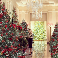 40782 Мелания Трамп показала, как украсила Белый дом к Рождеству с помощью волонтеров со всей Америки