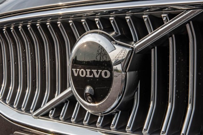 Volvo S90 D5: Volvo снова превращается в производителя классических автомобилей. Volvo S90