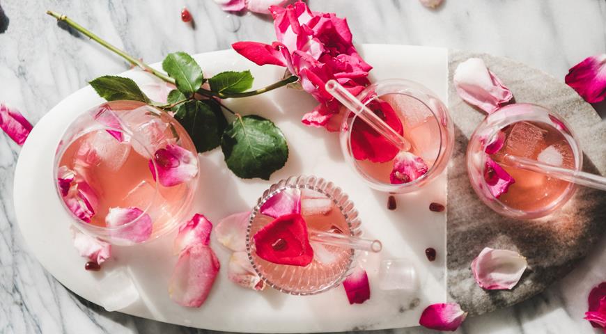 Лучшие рецепты с лепестками шиповника: розовая вода, лосьон, сироп