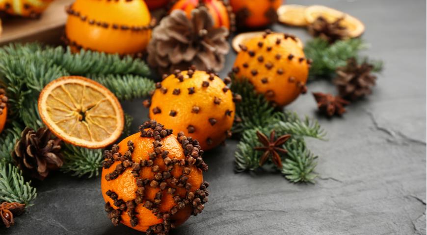 56916 Как быстро сделать апельсиновый шарик с гвоздикой для новогоднего аромата
