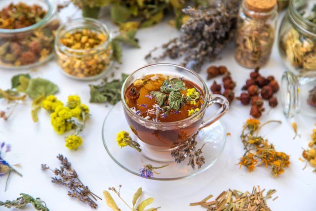 Чайный садик для души и здоровья: выбираем растения для ароматного чая