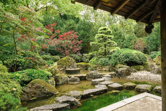 Японский сад – это больше, чем простой набор правил, которым достаточно следовать, чтобы сложился стилистически единый экстерьер. Японский сад – это высказывание